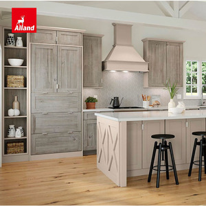 Gabinete de Cocina Alland en Color Avena Envejecida con Acabado Duraform Drift <span class=keywords><strong>y</strong></span> Pintura Mist, con Columna Romana de Madera Sólida - Product Image 2