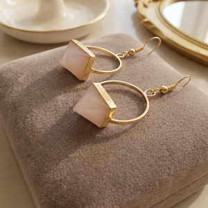 Pendientes de Pirámide de Cuarzo Rosa Hechos a Mano, Modernos, para Mujer, Chapados en Oro Antiguo, Joyería de Moda con Cristales, para Navidad y Acción de Gracias - Product Image 1