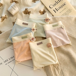 Ropa Interior Femenina Ultrafina Antibacteriana de Seda de Morera Sólida, Cintura Media, Suave, para Uso Diario, Estilo Hipster - Product Image 1