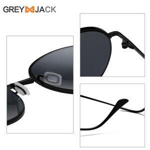 Gafas de Sol Redondas de Metal Greyjack, Montura Negra, Lentes TAC, Protección UV400, Estilo Moderno Unisex - Product Image 2