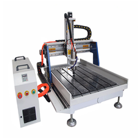 Routeur CNC de bureau d'entrée de gamme avec table rotative à 4 axes