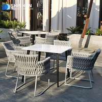 Ensemble de table et de chaises de salle à manger d'extérieur en métal durable et moderne pour villa, jardin, cour, hôtel et restaurant