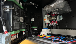 信頼性の高い中古CAT 3412キャタピラー<span class=keywords><strong>650KVA</strong></span>ディーゼル発電機（400V）50Hz、防音キャノピー付き - Product Image 4