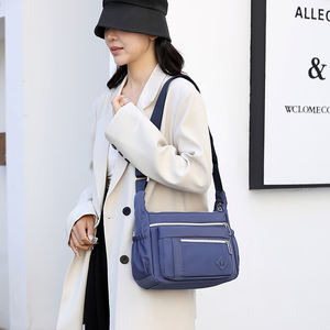 Sac bandoulière multi-zippé léger et durable, sac à bandoulière personnalisé tendance, sac à bandoulière en nylon de haute qualité, sac à bandoulière décontracté pour femmes - Product Image 5