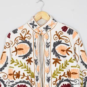 Chaqueta de Terciopelo Tradicional Bordada Suzani para Mujer, Estilo Bohemio Floral de Lujo, Ideal para Festivales, Venta al Por Mayor - Product Image 6