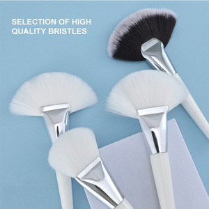 2023 ZOOE usine vente divers moussant blanc poignée ventilateur brosse pour masque facial Application brosse moussante - Product Image 3