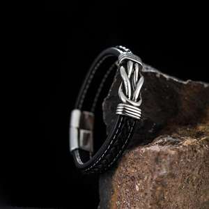 สร้อยข้อมือสแตนเลสสตีลลายปมอินฟินิตี้หนังถักวินเทจคุณภาพสูงขายส่งยอดนิยมสำหรับผู้ชายสไตล์พังก์ - Product Image 4