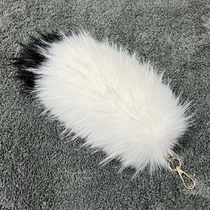 Soffice portachiavi con coda di pelliccia di <span class=keywords><strong>animale</strong></span> con coda di procione morbido peluche portachiavi pelosi giocattolo Cosplay code di volpe ciondoli zaini decorazioni moda - Product Image 2