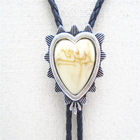 Nouveau collier en chaîne tressée en alliage de zinc plaqué argent antique avec pendentif en forme de cœur bouddhiste vintage