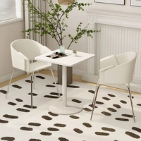Chaise carrée blanche moderne et minimaliste en bois pour restaurant, café et salon de thé
