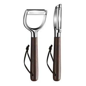 Pelador de Acero Inoxidable con Mango de Nogal, Cuchilla Dinámica de Acero 420 para Pelar Zanahorias y Patatas, Uso Doméstico en la Cocina - Product Image 3