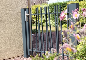 Jardin métallique Clôture moderne pour l'extérieur sans rouille comme le bambou Barre d'acier verticale primitive désordonnée Clôture de la jungle - Product Image 5