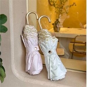 Paraguas Plegable de Alta Gama para Mujer, Protección Solar Anti-UV con Bordado de Conejito, Gancho Curvo y Parasol - Product Image 3
