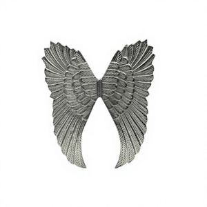 Décoration murale Figurine en plumes d'argent Sculpture décorative en métal Artisanat décoratif Ailes d'ange Sculpture pour Halloween - Product Image 1