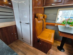 <span class=keywords><strong>Prix</strong></span> Usine Yuejin Maison Mobile sur Roues <span class=keywords><strong>avec</strong></span> 2 Lits + Canapé + Toilettes + Lave-linge + Sèche-linge + Balcon pour 4-6 Personnes en Voyage et Résidentielles - Product Image 3