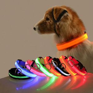 Ajustável <span class=keywords><strong>LED</strong></span> Luxo Moderna Dog <span class=keywords><strong>Collar</strong></span> Elegante Simples Sólido Nylon Luzes Piscando Reflexivas Recarregável Anti-Lost All Seasons - Product Image 1