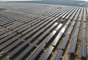 Traqueur solaire à axe unique plat personnalisé avec supports de montage et contrôleur de modules solaires pour système de suivi solaire - Product Image 5