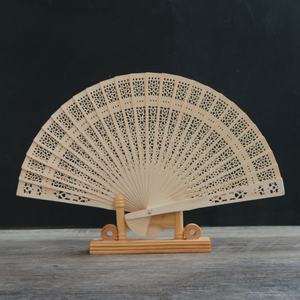 Abanico Plegable de Madera Grabado - Recuerdo Personalizado para Fiestas y Bodas, Decoración Portátil - Product Image 2