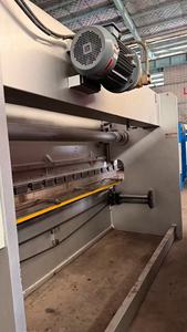 Prensa Plegadora Hidráulica CNC Simple de 100T y 4 Metros para Plegado de Chapa de Metal, Acero y Aluminio, Uso Industrial de Precisión - Product Image 3