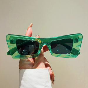 Gafas de Sol Finewell 3665 2023 UV400 con Lentes de PC, Diseño Ojo de Gato, Lujosas y Modernas para Mujer, Verde Amarillo - Product Image 4