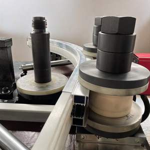 La última máquina dobladora de tubos y tubos <span class=keywords><strong>CNC</strong></span> de 3 ejes para perfiles de aluminio de PVC, acero inoxidable con componentes centrales, motor PLC - Product Image 5