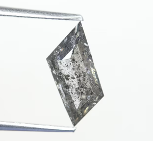 Trendy & Unique 1,68 CT Natural Salt and Pepper Diamond Earth Mined con corte Vintage para anillo de compromiso - Product Image 1