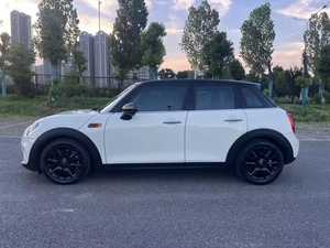 <span class=keywords><strong>Mini</strong></span> <span class=keywords><strong>Cooper</strong></span> 2016 de 5 Puertas y 4 Asientos, Auto Usado Color Blanco Pimienta, Hatchback Compacto - Product Image 2