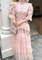 Robe longue en tulle pour femme, col rond, ornée de fleurs 3D et de perles, à volants, manches mi-longues, superpositions étagées, pour invitée de mariage ou soirée