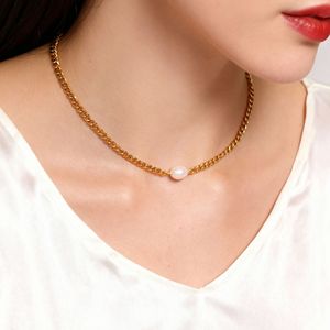 Gargantilla de Cadena Figaro Chapada en Oro con Colgante de Perla de Imitación, Collar Minimalista para Mujer, Uso Diario - Product Image 1