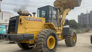 Cargadora de Ruedas Usada TCM L32 con Motor Cummins de 9 Toneladas, Fabricada en Japón para Construcción y Manejo de Materiales - Product Image 3