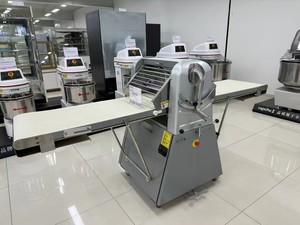 Laminoir à pâte commercial pour la fabrication de croissants et de pâtisseries danoises - Product Image 4