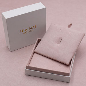 Kunden spezifische Luxus-Papierschmuck-Verpackungs box mit Heiß prägung Logo Samt einsatz Textur Prägung Matt Laminierung UV-Beschichtung - Product Image 1