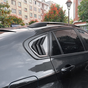 Autocollant de vitre triangulaire BMW X6, texture carbone noir piano, 2008-2014 E71 E72, décalcomanie de voiture - Product Image 1