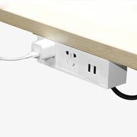 Accessoire d'exemple : Support de CPU pour bureau et poste de travail avec barre de câbles à code couleur et séparateur de prises US EU UK AU