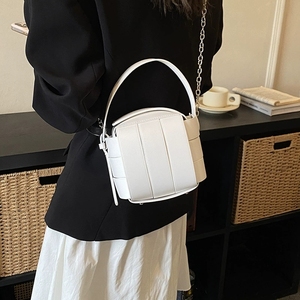 Bolso Cubo Tejido de Lujo con Contraste de Color, Bolso de Hombro Hecho a Mano, Bolso Pequeño Casual de Diseñador para Mujer - Product Image 6