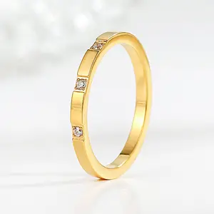 Tren 18K lapisan emas asli perhiasan mewah tahan air dengan tiga zirkon halus cincin baja tahan karat untuk wanita