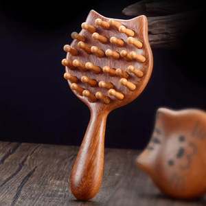 Peine de madera de sándalo con dientes anchos en forma de gato pequeño, cepillo desenredante y masajeador portátil con diseño divertido y lúdico para todo tipo de cabello - Product Image 1