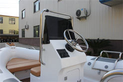 <span class=keywords><strong>Bateau</strong></span> Pneumatique <span class=keywords><strong>Semi</strong></span>-<span class=keywords><strong>Rigide</strong></span> Personnalisé <span class=keywords><strong>de</strong></span> Chine <span class=keywords><strong>de</strong></span> 16 Pieds Zodiac RIB480 avec Moteur Hors-Bord, en PVC et Fibre <span class=keywords><strong>de</strong></span> Verre, pour la Pêche et l'Aviron - Product Image 4