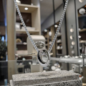 Collier unisexe à double anneau en acier inoxydable avec pendentif en argent Style Hip Hop simple, durable et élégant pour hommes et femmes - Product Image 6