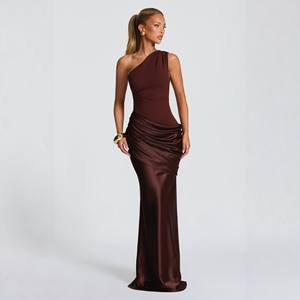 Ventes en gros de robes chics à une épaule, robes longues plissées d'été, robes sexy élégantes à enrouler autour des hanches, robes de soirée en satin pour femmes, robes de fête d'anniversaire - Product Image 3