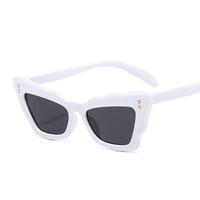 Lunettes de soleil rétro uniques pour hommes, style œil de chat, avec monture marron et motif vague de couleur papillon, protection UV400
