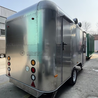 Remorque de restauration mobile en acier inoxydable, entièrement équipée, pour la vente de nourriture et de boissons.