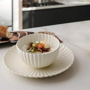 Ensemble de bols à marguerites en forme de fleur en céramique 5.5 pouces et 17 oz crème mate - Product Image 2