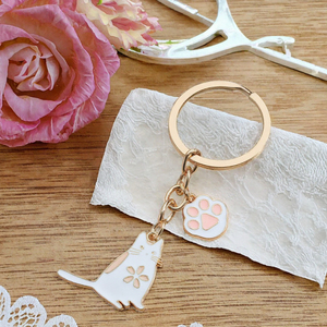 Llavero de aleación de zinc esmaltado con diseño de gato blanco lindo y dije de pata, colgante de moda de forma irregular, adorno ligero para bolso - Product Image 2