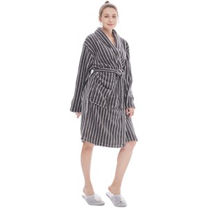 Usine Imprimé Peignoir De Luxe Femmes En Peluche Polaire Robe Confortable Chaud Hôtel Peignoir Fuzzy Femme Spa Robe Avec Poches - Product Image 3