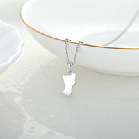 Collier Pendentif Chat Adorable en Argent Sterling 925 avec Émail et Accents de Zircon Cubique, Breloque Chaton Ludique pour Amoureux des Chats, Vente en Gros