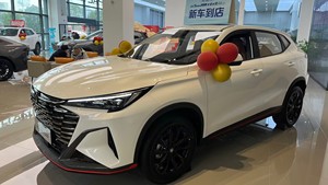 SUV Changan X5 PLUS 2025 durable, 1.5T 7DCT <span class=keywords><strong>automatique</strong></span>, véhicule à essence, idéal pour la ville - Product Image 2
