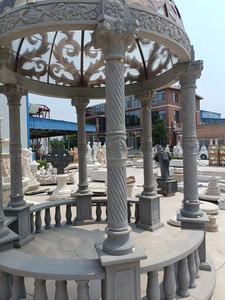 ศาลาหินอ่อนธรรมชาติแบบกำหนดเอง ประติมากรรมเสาโรมัน หลังคาทรงกลม ศาลาหินอ่อนสีขาว แกะสลักด้วยมือ กันน้ำ สำหรับใช้ในสวน - Product Image 3