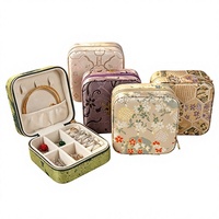 Nouvel Organisateur de Bijoux Rectangulaire en Tissu Jacquard Brocart Style Chinois ; Boîte Cadeau Haut de Gamme pour Bagues, Pendentifs, Colliers ; Bijoux