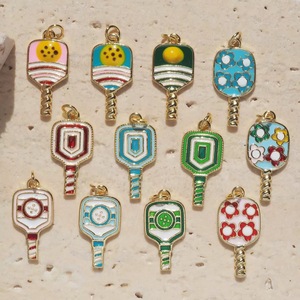 Pendentif Raquette en Émail Coloré BD-D530, Pendentif Bat en <span class=keywords><strong>Cuivre</strong></span> Plaqué Or, <span class=keywords><strong>Mini</strong></span> Raquette en Émail Multicolore, Accessoire en Gros - Product Image 1